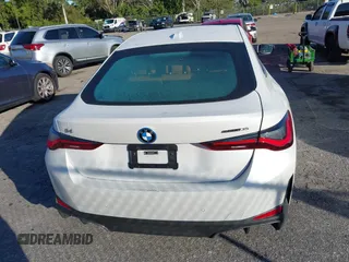 2024 BMW i4 eDrive35 z VIN WBY43AW04RFT05287, wystawiony jako IAAI lot #41427545 z przebiegiem 6 347 mil mil oraz . Historia ofert i sprzedaży dostępna na DreamBid. Obrazek 17.