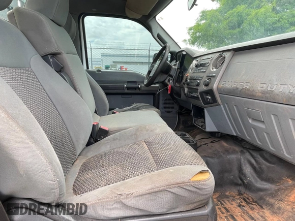 2014 Ford F-450 with VIN 1FDUF4GT5EEA92994, listed as a Copart auction lot 59019495 with 313,438 mi miles and Clean title. Bid and sale history available at DreamBid. Image 6.