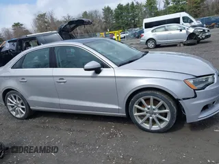 2015 Audi A3 z VIN WAUEFHFF9F1030113, wystawiony jako IAAI lot #41953949 z przebiegiem 98 755 mil mil oraz . Historia ofert i sprzedaży dostępna na DreamBid. Obrazek 13.