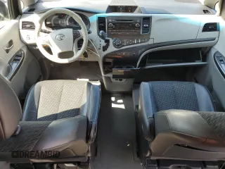 2014 Toyota Sienna SE z VIN 5TDXK3DC1ES457564, wystawiony jako Copart lot #59390205 z przebiegiem 131 090 mil mil oraz Szkoda całkowita • Salvage title. Historia ofert i sprzedaży dostępna na DreamBid. Obrazek 8.