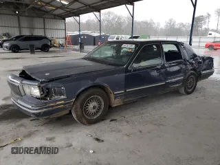 1995 Lincoln Town Car Signature z VIN 1LNLM82W0SY744473, wystawiony jako Copart lot #44752735 z przebiegiem Nie podano mil oraz Szkoda całkowita • Salvage title. Historia ofert i sprzedaży dostępna na DreamBid. Obrazek 1.