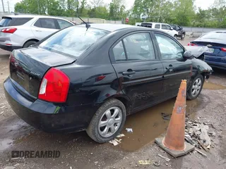 2006 Hyundai Accent GLS z VIN KMHCN46C76U038040, wystawiony jako IAAI lot #42220455 z przebiegiem 140 413 mil mil oraz . Historia ofert i sprzedaży dostępna na DreamBid. Obrazek 4.