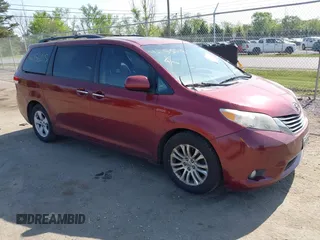 2012 Toyota Sienna XLE AAS z VIN 5TDYK3DC0CS278983, wystawiony jako IAAI lot #42156015 z przebiegiem 284 174 mil mil oraz . Historia ofert i sprzedaży dostępna na DreamBid. Obrazek 1.