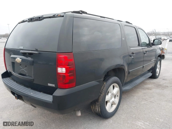 2007 Chevrolet Suburban LT with VIN 3GNFC16097G191395, listed as a IAAI auction lot 41683775 with 274,232 mi miles. Bid and sale history available at carsss.com. Image 4.