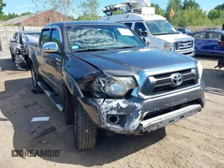 2015 Toyota Tacoma z VIN 5TFLU4EN4FX128299, wystawiony jako IAAI lot #42755799 z przebiegiem 255 317 mil mil oraz . Historia ofert i sprzedaży dostępna na DreamBid. Obrazek 1.