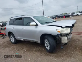 2010 Toyota Highlander SE z VIN 5TDKK3EH5AS008323, wystawiony jako IAAI lot #42092292 z przebiegiem 180 102 mil mil oraz . Historia ofert i sprzedaży dostępna na DreamBid. Obrazek 14.