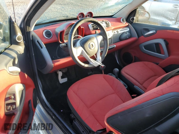 2013 Smart fortwo Passion z VIN WMEEK3BA3DK661248, wystawiony jako Copart lot #81115694 z przebiegiem 112 817 mil mil oraz Szkoda całkowita • Salvage title. Historia ofert i sprzedaży dostępna na DreamBid. Obrazek 8.