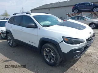 2019 Jeep Cherokee Trailhawk Elite with VIN 1C4PJMBX4KD351261, listed as a IAAI auction lot 41944727 with 97,849 mi miles. Bid and sale history available at carsss.com. Image 6.