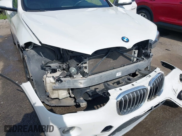 2018 BMW X1 sDrive28i z VIN WBXHU7C34J5H40814, wystawiony jako IAAI lot #42291108 z przebiegiem 93 200 mil mil oraz . Historia ofert i sprzedaży dostępna na DreamBid. Obrazek 6.