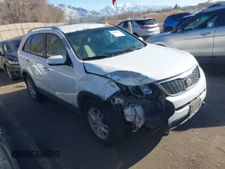 2015 Kia Sorento LX with VIN 5XYKTDA74FG553417, listed as a IAAI auction lot 41401295 with 151,925 mi miles. Bid and sale history available at carsss.com. Image 1.