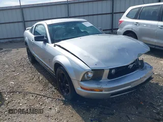 2006 Ford Mustang Standard with VIN 1ZVFT80N365237666, listed as a IAAI auction lot 41850272 with 215,949 mi miles and . Bid and sale history available at carsss.com. Image 1.