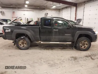2008 Toyota Tacoma z VIN 5TEUU42N58Z554216, wystawiony jako IAAI lot #41455173 z przebiegiem 253 609 mil mil oraz . Historia ofert i sprzedaży dostępna na DreamBid. Obrazek 14.