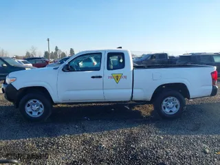 2018 Toyota Tacoma SR with VIN 5TFRX5GN8JX104715, listed as a IAAI auction lot 41435691 with 163,602 mi miles. Bid and sale history available at carsss.com. Image 15.