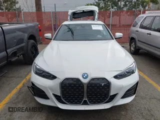 2023 BMW i4 eDrive40 z VIN WBY73AW05PFR28279, wystawiony jako IAAI lot #41262952 z przebiegiem 40 011 mil mil oraz . Historia ofert i sprzedaży dostępna na DreamBid. Obrazek 13.