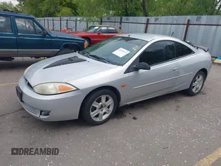 2002 Mercury Cougar z VIN 1ZWFT61L325609417, wystawiony jako IAAI lot #42119713 z przebiegiem 142 029 mil mil oraz . Historia ofert i sprzedaży dostępna na DreamBid. Obrazek 2.