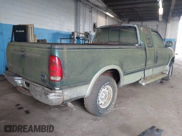 1998 Ford F-150 z VIN 1FTZX18W0WNB10429, wystawiony jako IAAI lot #42501385 z przebiegiem 175 318 mil mil oraz . Historia ofert i sprzedaży dostępna na DreamBid. Obrazek 4.