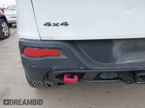 2015 Jeep Cherokee Trailhawk with VIN 1C4PJMBS9FW623740, listed as a IAAI auction lot 42131019 with 155,105 mi miles and . Bid and sale history available at DreamBid. Image 6.