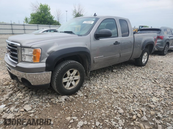2013 GMC Sierra 1500 SLE z VIN 1GTR2VE74DZ305927, wystawiony jako Copart lot #57966285 z przebiegiem 170 543 mil mil oraz Czysty tytuł • Clean title. Historia ofert i sprzedaży dostępna na DreamBid. Obrazek 1.
