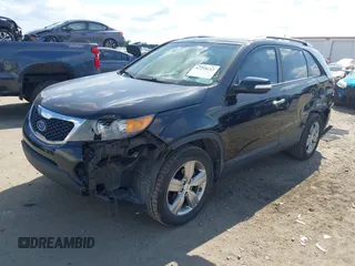 2013 Kia Sorento EX с VIN 5XYKU3A62DG348688, выставлен на аукционе IAAI как лот 42216843 с пробегом 231 471 миль миль и . История ставок и продаж доступна на DreamBid. Изображение 18.