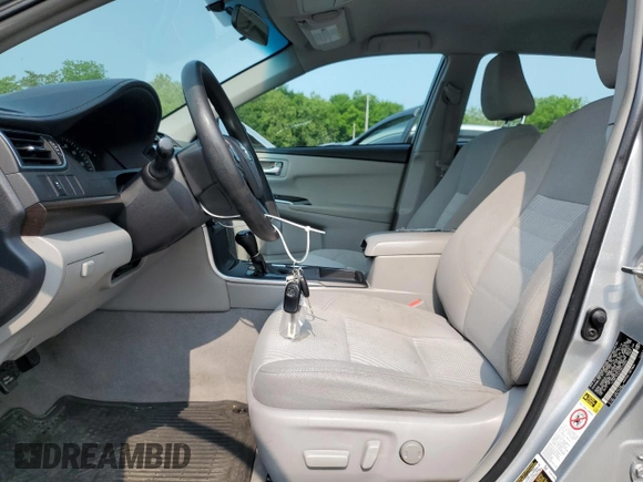 2015 Toyota Camry XLE z VIN 4T4BF1FK2FR512934, wystawiony jako Copart lot #59478725 z przebiegiem 165 935 mil mil oraz Szkoda całkowita • Salvage title. Historia ofert i sprzedaży dostępna na DreamBid. Obrazek 7.