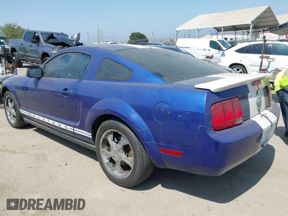 2005 Ford Mustang Deluxe with VIN 1ZVFT80N355260024, listed as a IAAI auction lot 42570131 with Not provided miles and . Bid and sale history available at DreamBid. Image 3.