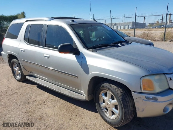 2005 GMC Envoy XUV SLE with VIN 1GKET12S356185669, listed as a IAAI auction lot 40794181 with 221,819 mi miles. Bid and sale history available at carsss.com. Image 1.