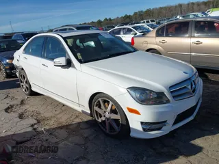 2013 Mercedes-Benz C 300 Sport z VIN WDDGF8AB1DR270633, wystawiony jako IAAI lot #41327883 z przebiegiem 151 021 mil mil oraz . Historia ofert i sprzedaży dostępna na DreamBid. Obrazek 13.