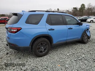 2024 Honda Pilot TrailSport with VIN 5FNYG1H61RB012492, listed as a Copart auction lot 45564925 with 31,860 mi miles and Salvage Title. Bid and sale history available at carsss.com. Image 3.