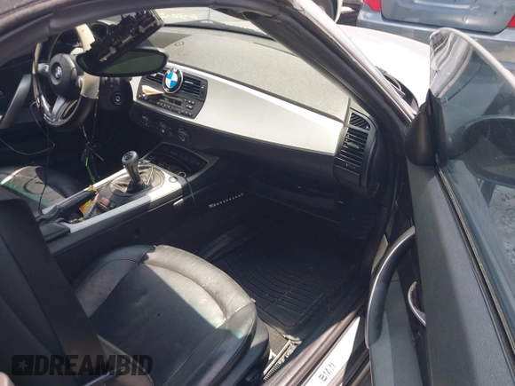 2006 BMW Z4 3.0si with VIN 4USBU53576LW91465, listed as a IAAI auction lot 42618795 with 146,668 mi miles and . Bid and sale history available at DreamBid. Image 5.