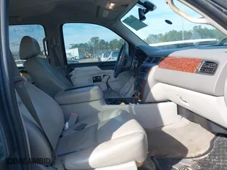 2007 Chevrolet Silverado 1500 LTZ with VIN 2GCEK13M471515148, listed as a IAAI auction lot 41414437 with 220,000 mi miles. Bid and sale history available at carsss.com. Image 5.