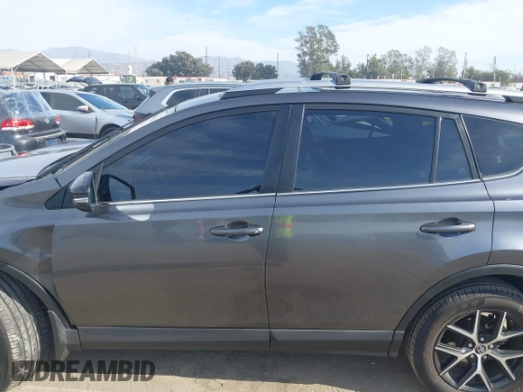 2017 Toyota RAV4 SE z VIN JTMNFREV9HJ706600, wystawiony jako IAAI lot #41109620 z przebiegiem 53 386 mil mil oraz . Historia ofert i sprzedaży dostępna na DreamBid. Obrazek 14.