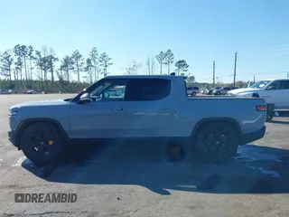 2024 Rivian R1T Adventure z VIN 7FCTGAAA5RN033799, wystawiony jako IAAI lot #41606562 z przebiegiem 9 449 mil mil oraz . Historia ofert i sprzedaży dostępna na DreamBid. Obrazek 14.