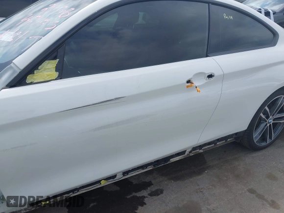 2019 BMW 4 Series 440i z VIN WBA4W7C57KAG52658, wystawiony jako IAAI lot #42301983 z przebiegiem 30 655 mil mil oraz . Historia ofert i sprzedaży dostępna na DreamBid. Obrazek 19.