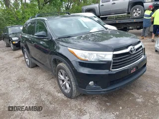 2015 Toyota Highlander XLE z VIN 5TDKKRFH3FS076080, wystawiony jako IAAI lot #42144214 z przebiegiem 178 857 mil mil oraz . Historia ofert i sprzedaży dostępna na DreamBid. Obrazek 1.