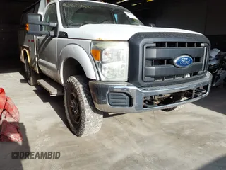 2011 Ford F-350 z VIN 1FDBF3B60BEB77501, wystawiony jako IAAI lot #42094382 z przebiegiem 330 444 mil mil oraz . Historia ofert i sprzedaży dostępna na DreamBid. Obrazek 1.