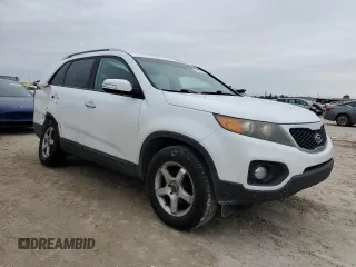 2011 Kia Sorento LX with VIN 5XYKT3A13BG133986, listed as a Copart auction lot 45411515 with 201,884 mi miles and Salvage Title. Bid and sale history available at carsss.com. Image 4.