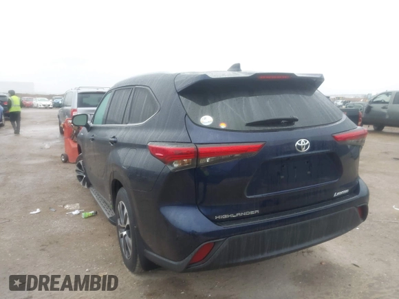 2022 Toyota Highlander XLE z VIN 5TDGZRAH5NS559562, wystawiony jako IAAI lot #41540293 z przebiegiem 36 421 mil mil oraz . Historia ofert i sprzedaży dostępna na DreamBid. Obrazek 3.