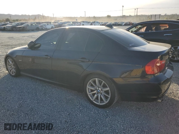 2009 BMW 3 Series 328i z VIN WBAPH77559NM47762, wystawiony jako Copart lot #85077774 z przebiegiem 215 502 mil mil oraz Szkoda całkowita • Salvage title. Historia ofert i sprzedaży dostępna na DreamBid. Obrazek 2.