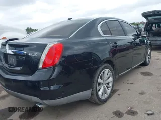 2011 Lincoln MKS z VIN 1LNHL9DRXBG604717, wystawiony jako IAAI lot #42193947 z przebiegiem 239 118 mil mil oraz . Historia ofert i sprzedaży dostępna na DreamBid. Obrazek 4.