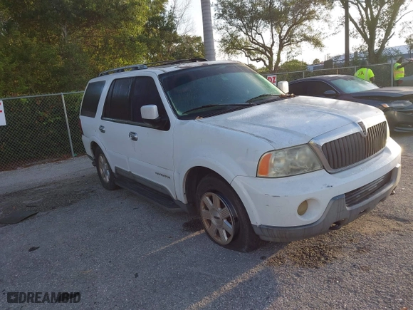 2004 Lincoln Navigator Luxury with VIN 5LMFU27RX4LJ34879, listed as a IAAI auction lot 42024945 with 154,667 mi miles. Bid and sale history available at carsss.com. Image 6.
