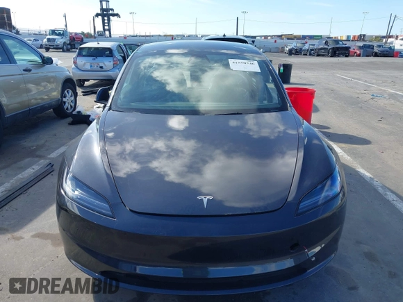 2024 Tesla Model 3 z VIN 5YJ3E1EA2RF867095, wystawiony jako IAAI lot #41550546 z przebiegiem 3 mil mil oraz . Historia ofert i sprzedaży dostępna na DreamBid. Obrazek 12.