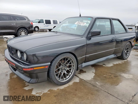 1991 BMW M3 z VIN WBSAK0310MAE34501, wystawiony jako Copart lot #45642275 z przebiegiem 129 936 mil mil oraz Czysty tytuł • Clean title. Historia ofert i sprzedaży dostępna na DreamBid. Obrazek 1.