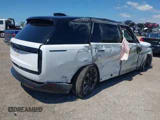 2024 Land Rover Range Rover Autobiography z VIN SALK1BE92RA209166, wystawiony jako IAAI lot #42033486 z przebiegiem 16 084 mil mil oraz . Historia ofert i sprzedaży dostępna na DreamBid. Obrazek 4.