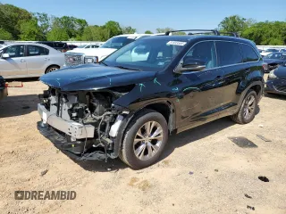 2015 Toyota Highlander XLE z VIN 5TDKKRFH0FS049788, wystawiony jako Copart lot #51933585 z przebiegiem 212 271 mil mil oraz Szkoda całkowita • Salvage title. Historia ofert i sprzedaży dostępna na DreamBid. Obrazek 1.