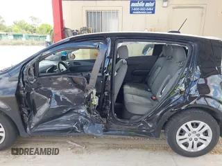 2020 Chevrolet Sonic LT z VIN 1G1JG6SB1L4135267, wystawiony jako IAAI lot #41717139 z przebiegiem 62 834 mil mil oraz . Historia ofert i sprzedaży dostępna na DreamBid. Obrazek 6.