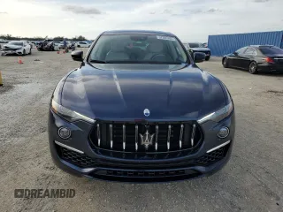 2022 Maserati Levante GT with VIN ZN661XUA1NX398867, listed as a Copart auction lot 37395284 with 18,539 mi miles. Bid and sale history available at carsss.com. Image 5.