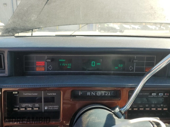 1992 Cadillac Fleetwood z VIN 1G6CB53B4N4301200, wystawiony jako Copart lot #71384554 z przebiegiem 115 430 mil mil oraz Tytuł czysty. Historia ofert i sprzedaży dostępna na DreamBid. Obrazek 9.