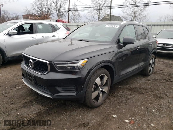 2019 Volvo XC40 Momentum z VIN YV4162UK8K2122135, wystawiony jako Copart lot #36300303 z przebiegiem 22 838 mil mil oraz . Historia ofert i sprzedaży dostępna na DreamBid. Obrazek 1.