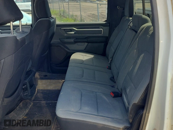 2021 Ram 1500 Big Horn z VIN 1C6SRFMT1MN714659, wystawiony jako IAAI lot #42521058 z przebiegiem 126 678 mil mil oraz . Historia ofert i sprzedaży dostępna na DreamBid. Obrazek 24.