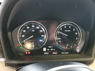 2020 BMW X1 xDrive28i z VIN WBXJG9C09L5P27695, wystawiony jako Copart lot #57039795 z przebiegiem 53 242 mil mil oraz Szkoda całkowita • Salvage title. Historia ofert i sprzedaży dostępna na DreamBid. Obrazek 9.